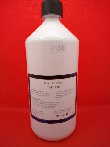 Eau dminralise, alcool  90, fcule de mas, vinaigre blanc, huile essentielle de tea tree
