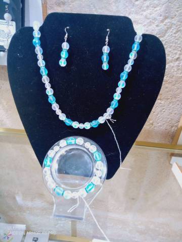 Parure en Quartz Aqua Aura bleue et blanche