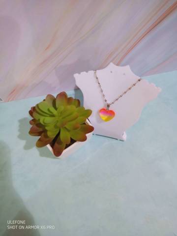 Chane en acier inoxydable, anneaux et fermoirs en acier inoxydable, pendentif en laiton et cristal acrylique