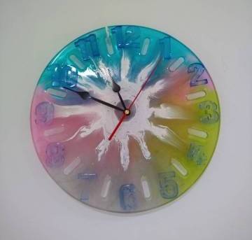 Grande horloge, multicolore