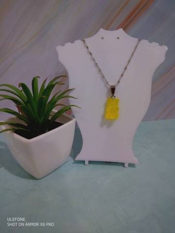 Chane en acier inoxydable, anneaux et fermoirs en acier inoxydable, pendentif en laiton et cristal acrylique