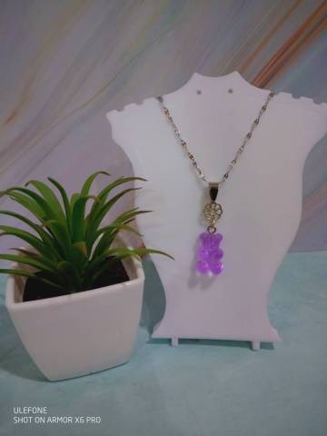 Chane en acier inoxydable, anneaux et fermoirs en acier inoxydable, pendentif en laiton et cristal acrylique