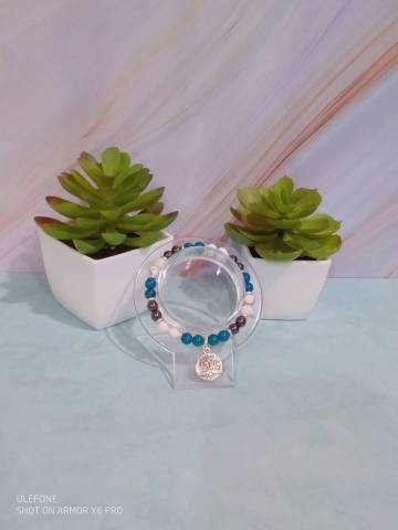 Apatite bleue, howlite et hmatite