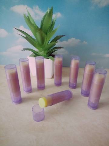 Huile de coco bio, huile d'amande douce bio, cire d'abeille bio