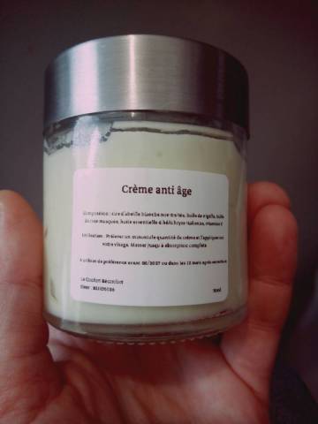 Huile de nigelle, huile de rose musqu�e, huile essentielle d'h�lichryse italienne, cire d'abeille blanche, vitamine E